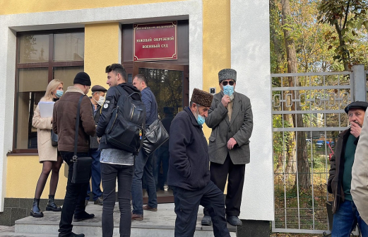 В Симферополе задержали 30 крымских татар, пришедших на оглашение приговора
