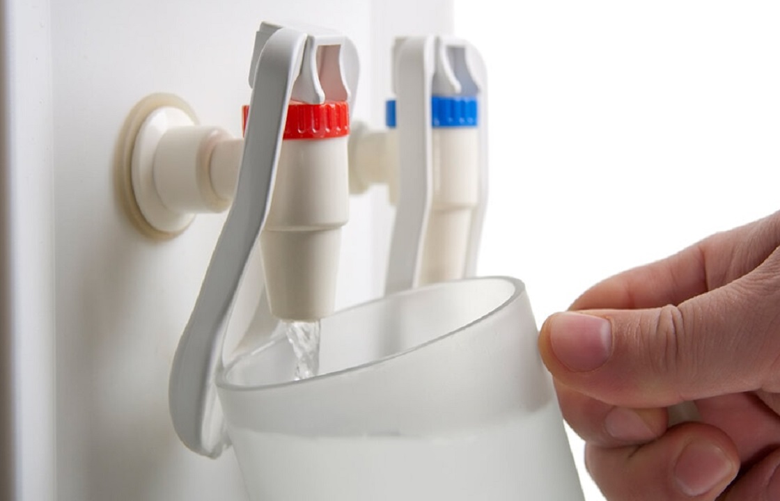 Школьник в Махачкале облил одноклассницу кипятком. Видео