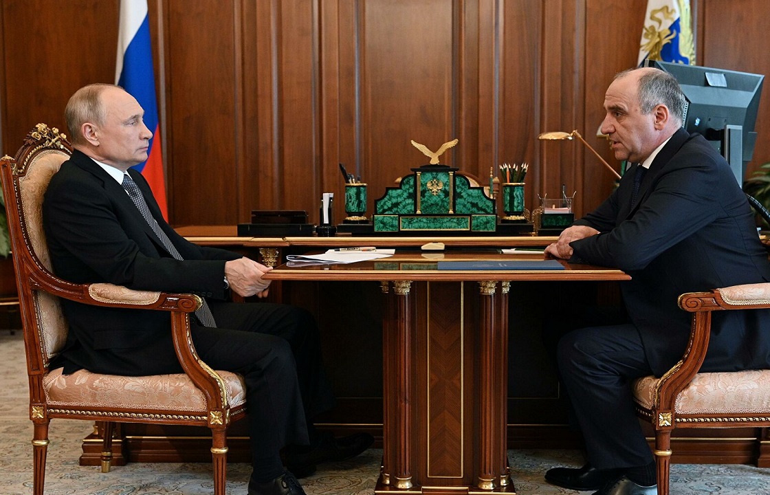 За многолетнюю добросовестную работу: Владимир Путин наградил Рашида Темрезова