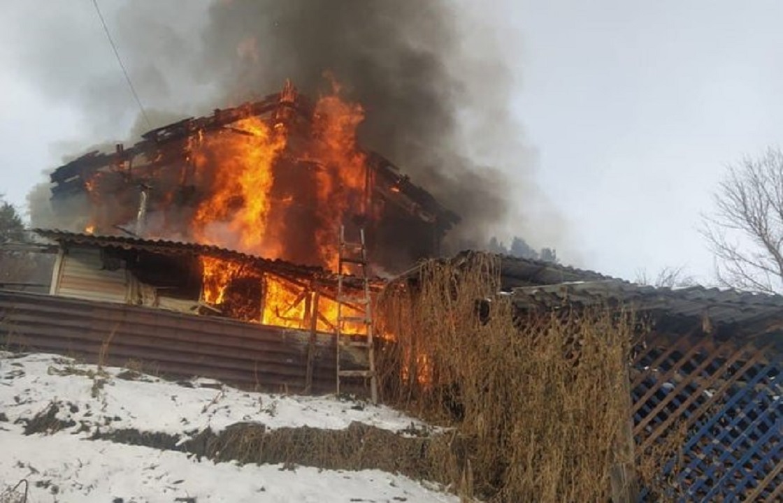 Семья заживо сгорела в хуторе на Кубани