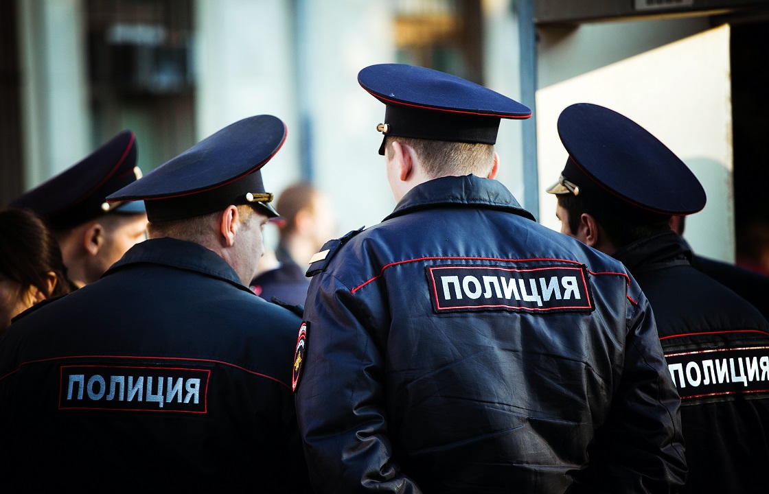 Полицейский-вымогатель из Астрахани остался на свободе