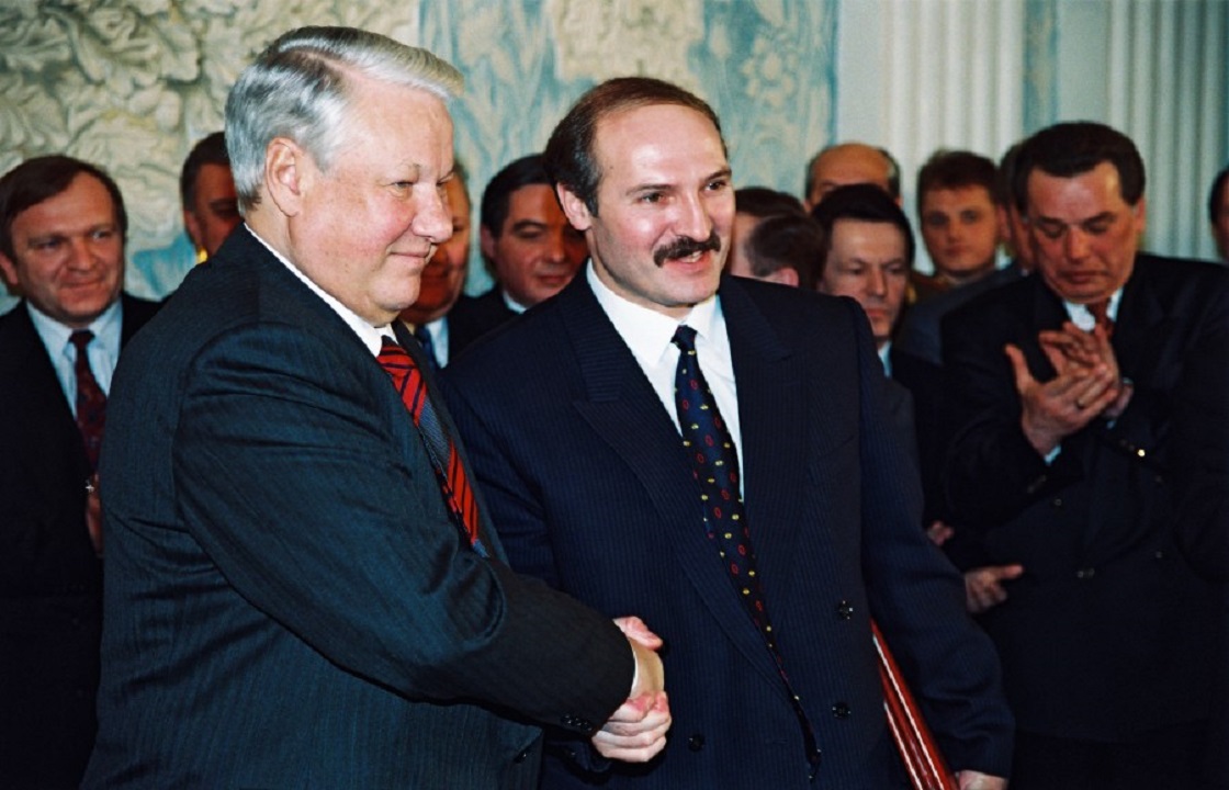 Б н ельцин подписал. Лукашенко 1993. Шеварднадзе 1992 Ельцин. Ельцин Шеварнадзе Лукашенко и.