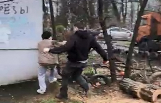 Агрессивные рубщики избили жильцов дома в Краснодаре