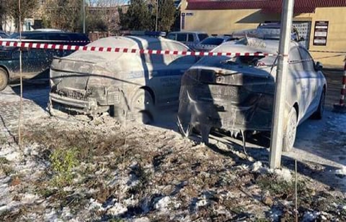Следком расследует поджог полицейских автомобилей в Дагестане