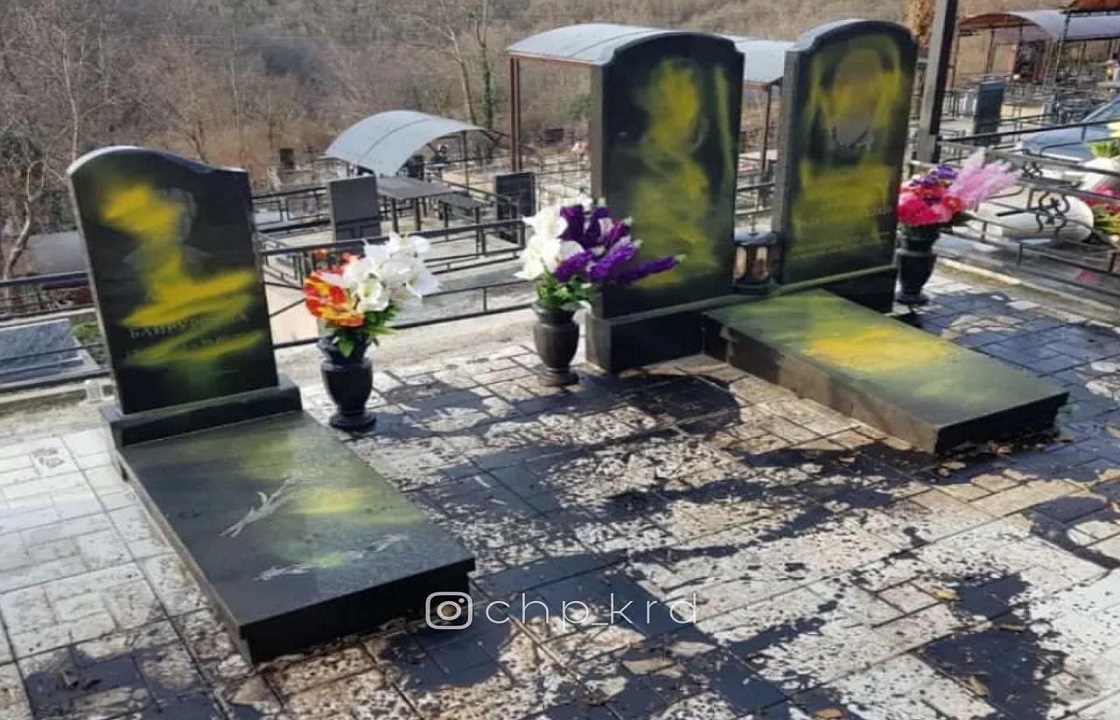 Коллекторы осквернили могилы должницы из Туапсе