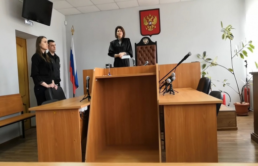 Жительницу КЧР судя за неуважение к суду