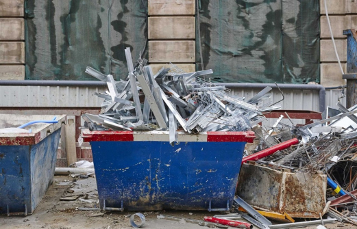 Чтобы не делиться деньгами, строители из Ялты спрятали труп напарника в мусоре