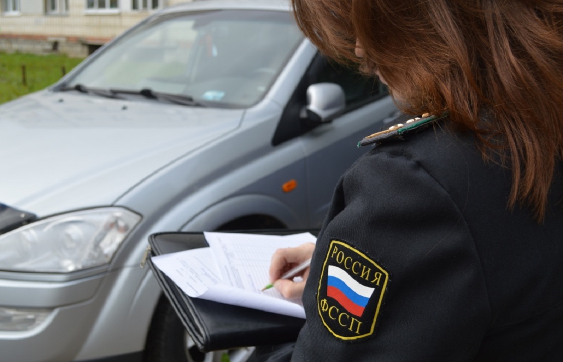 Приставы арестовали десять машин должников на Кубани