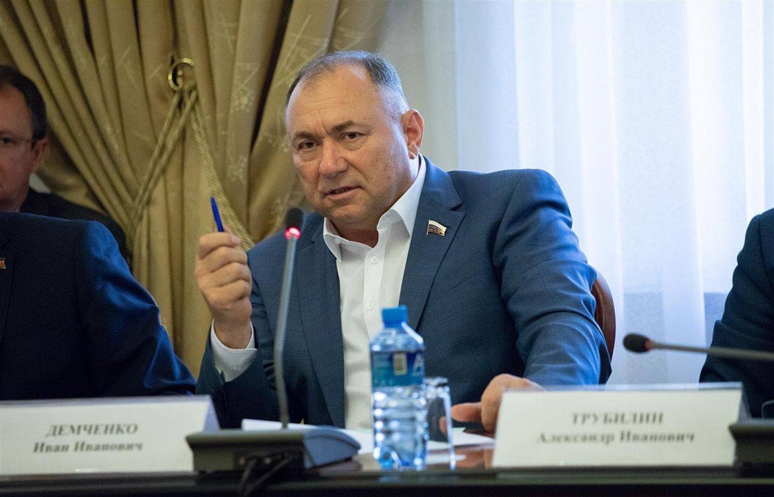 Иван Демченко предложил жителям Абинска решить судьбу строящегося бассейна