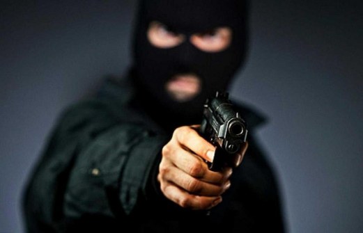 Ограбление Сбербанка на Кубани засняли на видео. Налетчик сбежал с 1,3 млн рублей