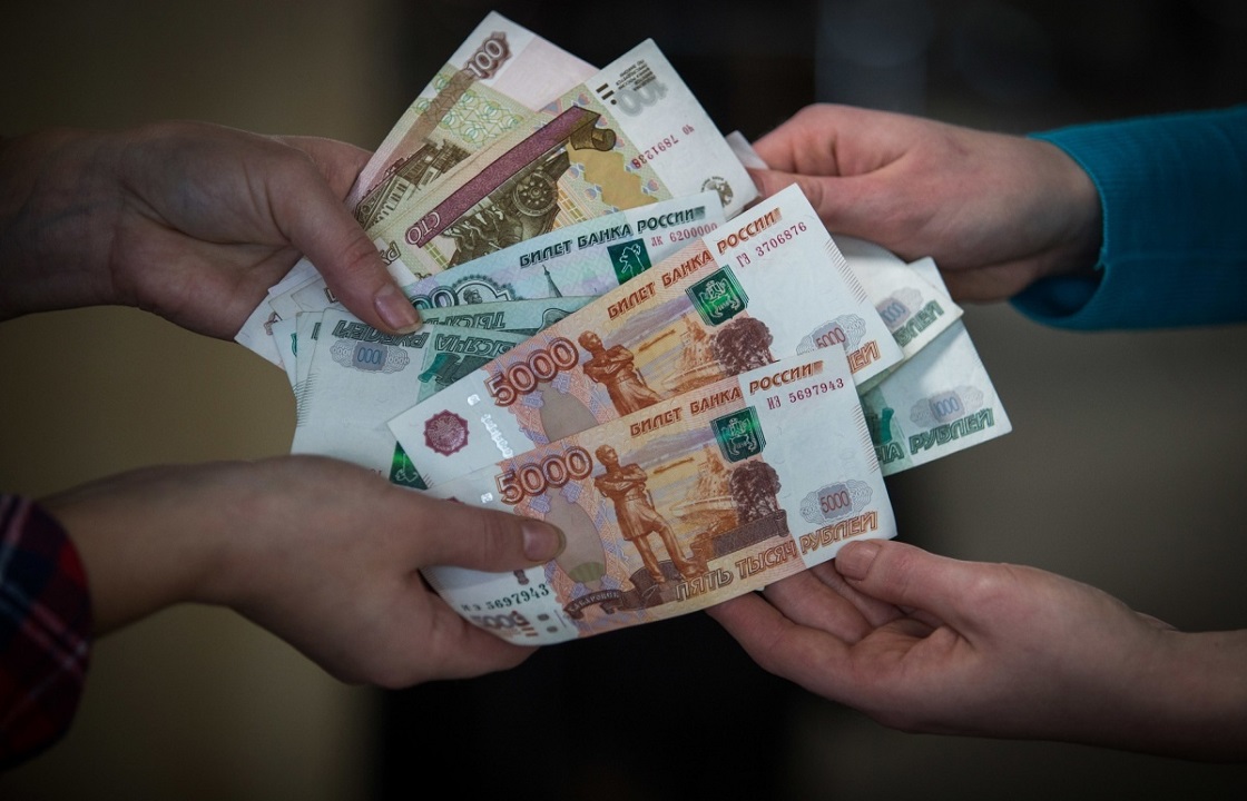 В Астрахани самый большой на Юге разрыв между зарплатами мужчин и женщин