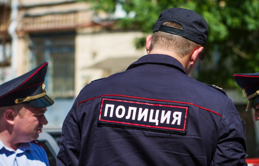 Полицейский "продал" астраханке дело за 30 тысяч рублей