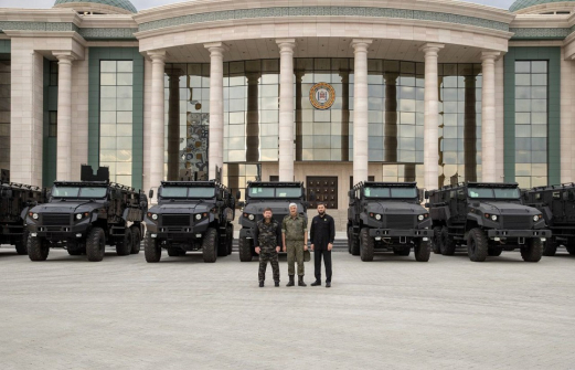 Кадыров похвастался военными "Ахмат-мобилями"