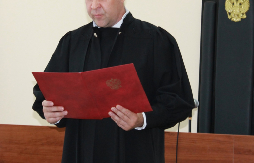 Бывшего судью из Георгиевска судят за крупную взятку