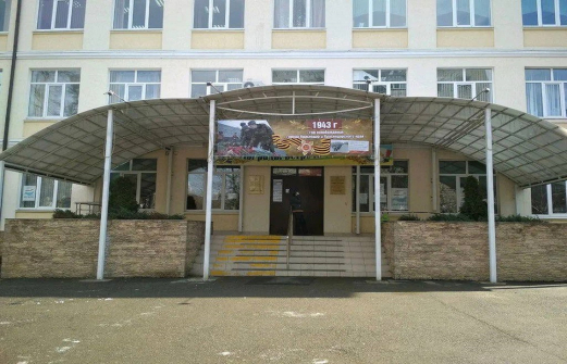 Ученик выпрыгнул из окна гимназии в Краснодаре. Подробности