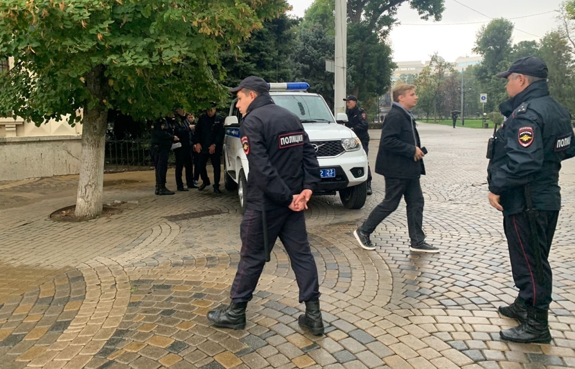 Митинг мобилизованных. Милиция против полиции. Сотрудник полиции. Полиция Краснодар задержали.