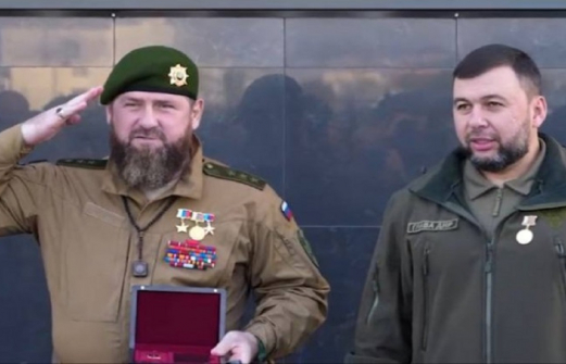 Кадыров прочел бойцам собственное стихотворение "За победу". Видео