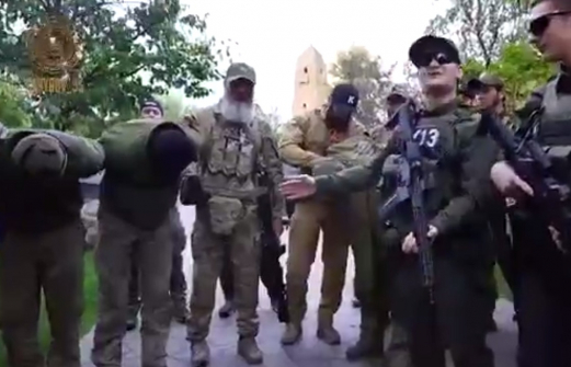 Дети Кадырова приехали с передовой с пленными украинцами