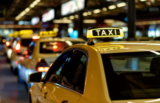 Таксист украл сумку пенсионерки из Волгограда