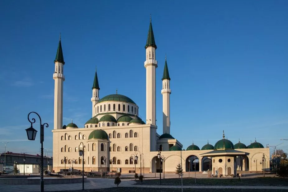 В Черкесске открылась одна из самых вместительных мечетей Северного Кавказа