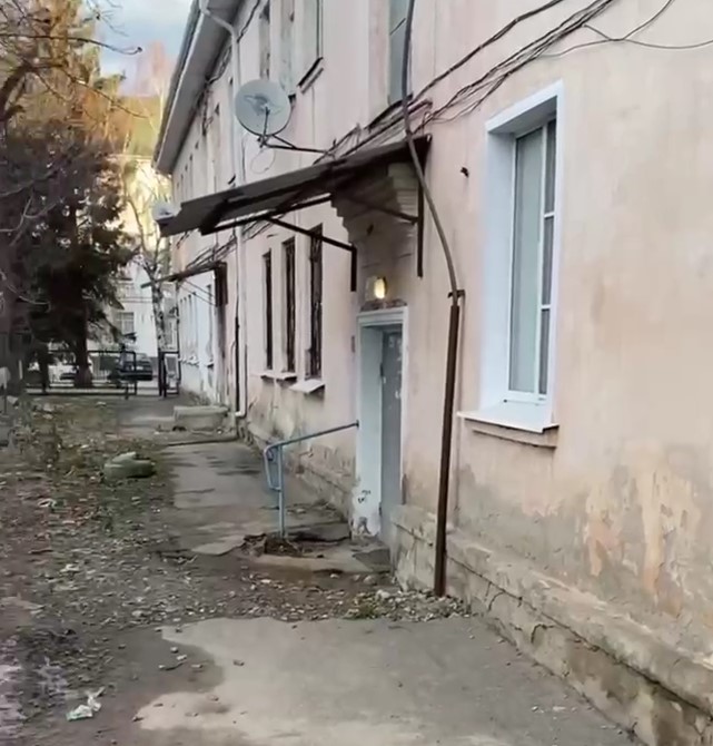 В Черкесске переселят жильцов аварийного дома после Прямой линии с Главой