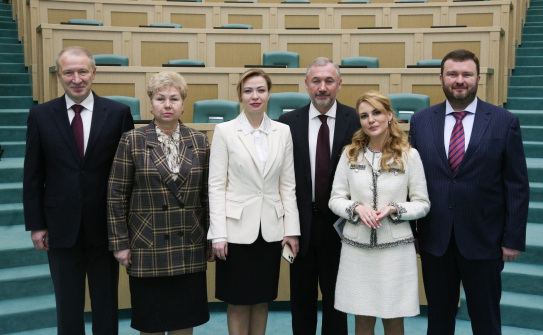 Сенаторы новых субъектов РФ получили свои удостоверения