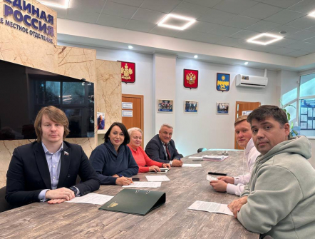 Работа общественных приемных депутатов Госдумы идет полным ходом