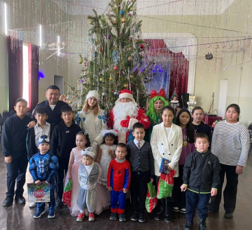 Дед Мороз из МВД поздравляет детей Калмыкии
