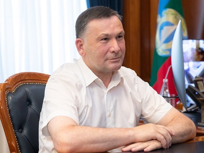 Министр труда и социального развития КЧР Руслан Шаков провел прямой эфир