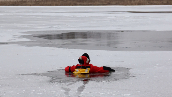 В Волгоградской области женщина провалилась под лед