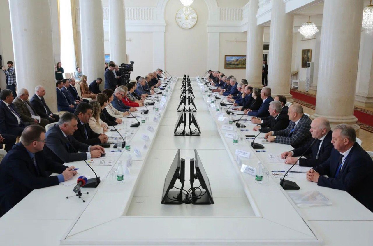 В Нальчике в Доме Правительства Кабардино-Балкарской республики состоялось заседание Координационного Совета ассоциаций регионов Юга России