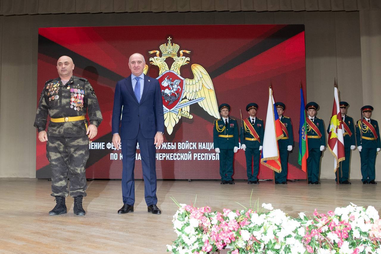 Глава КЧР Рашид Темрезов поздравил всех причастных с Днем войск национальной гвардии России