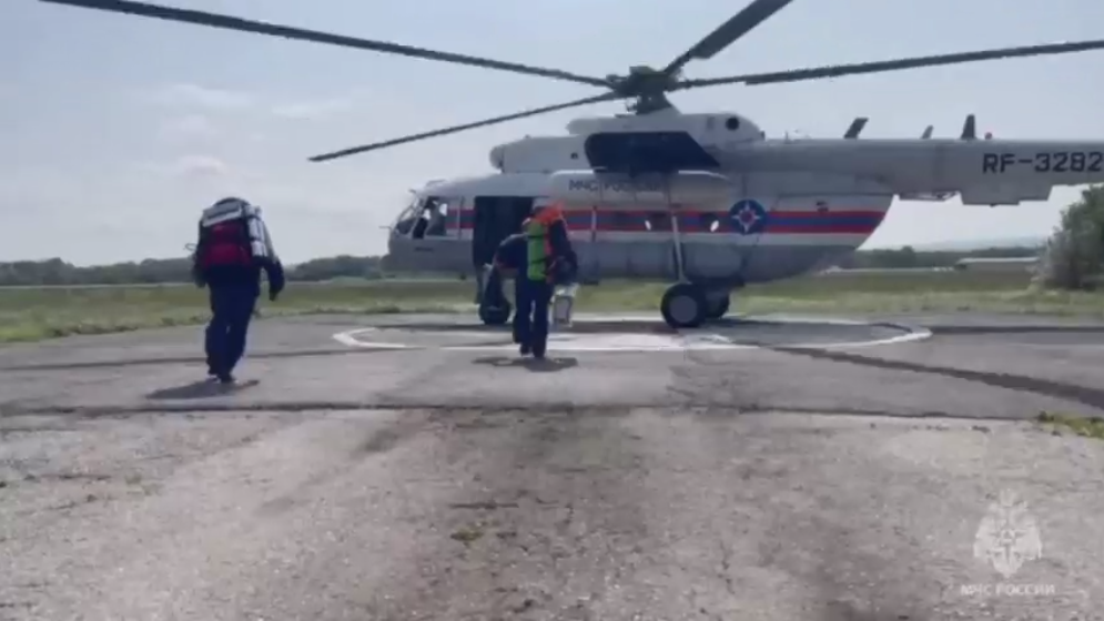 Спасатели Карачаево-Черкесии с помощью вертолёта Ми-8 продолжили поиски шестерых туристов из Беларуси