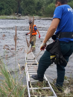 Североосетинские спасатели 12 августа вытащили двух женщин, которых унесло течением реки Гизельдон