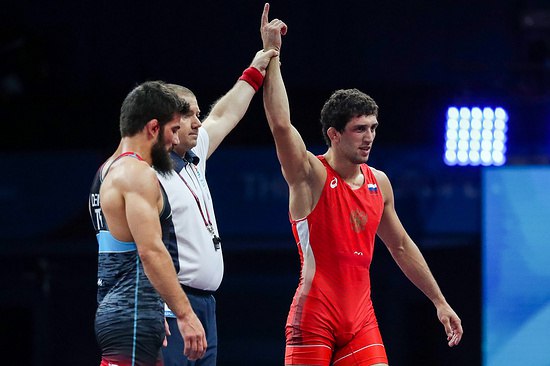 Заурбек Сидаков, российский олимпийский чемпион по вольной борьбе, выиграл золотую медаль на чемпионате мира в Белграде