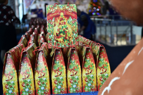20 тысяч рублей и сладкие подарки: дети участников спецоперации получат новогодние подарки