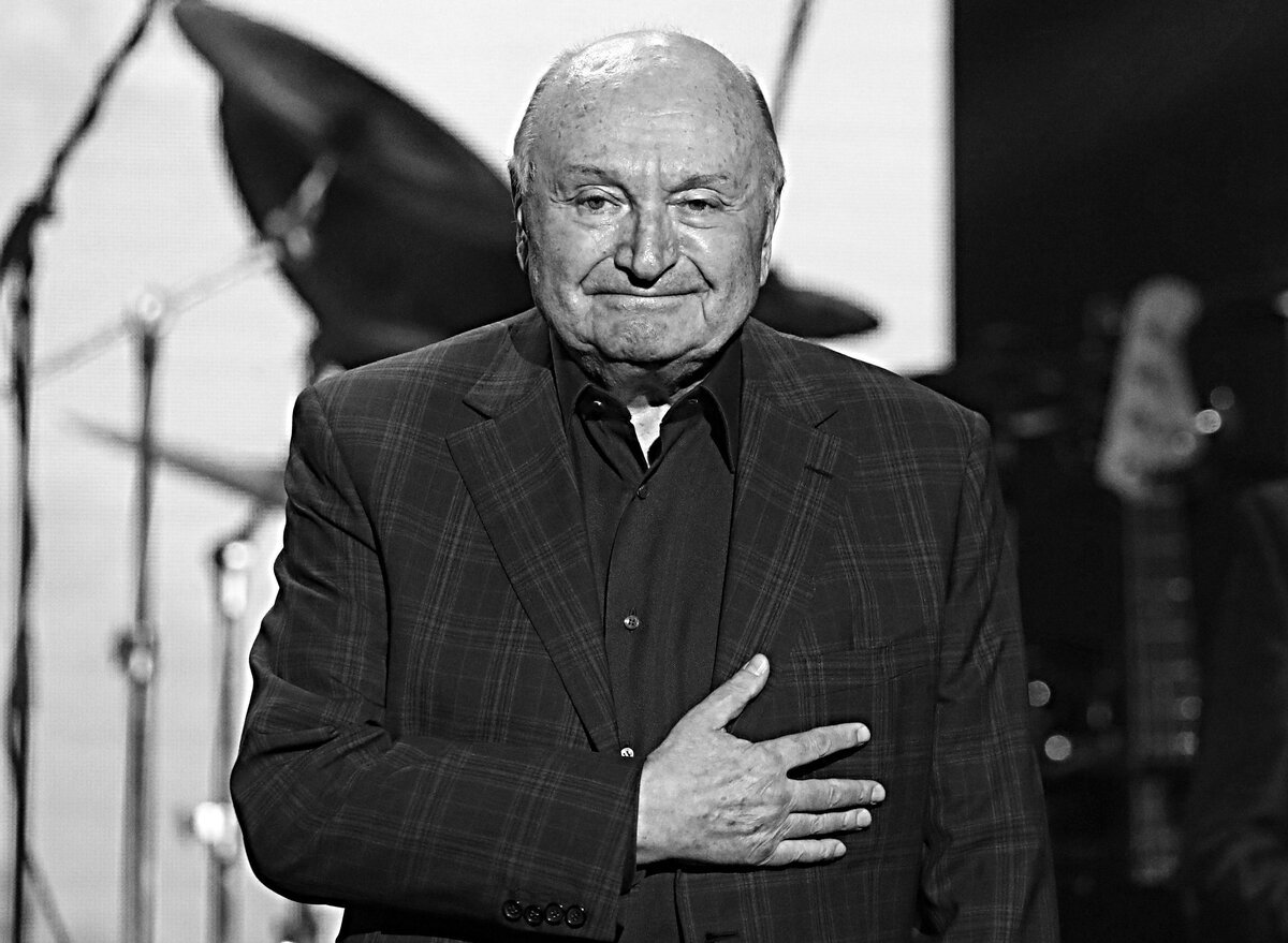 Памятник Жванецкому в Ростове вызвал недоумение у местных жителей
