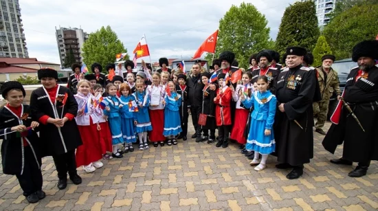 Парламентарий Краснодарского края Арменак Тозлян отправил на передовую внедорожники и дроны в честь праздника 9 мая!