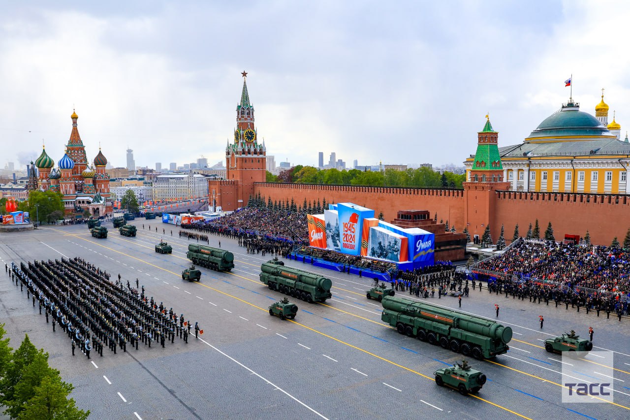 На Красной площади в Москве прошел парад Победы