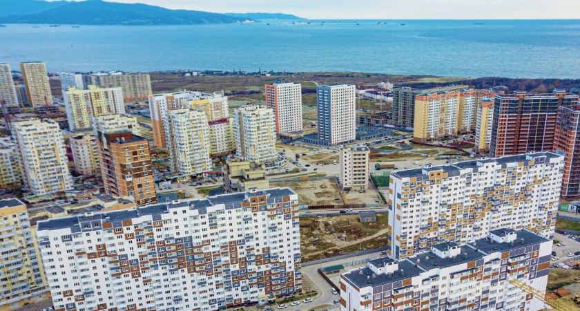 Парковки в 10 раз меньше нормы, отсутствует инфраструктура: что строят в Новороссийске