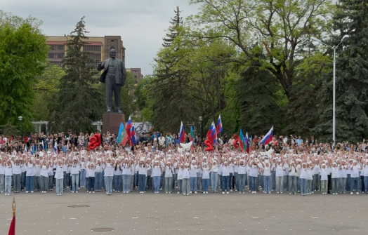 Масштабная патриотическая акция "Знамя Победы" прошла в КЧР