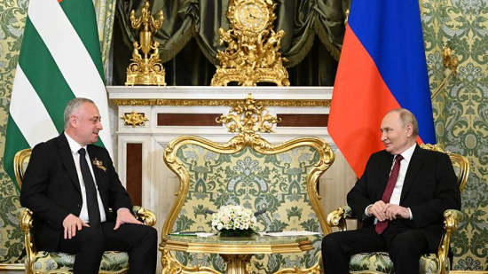 Владимир Путин согласился приехать в Абхазию: итоги встречи с Бадрой Гунба
