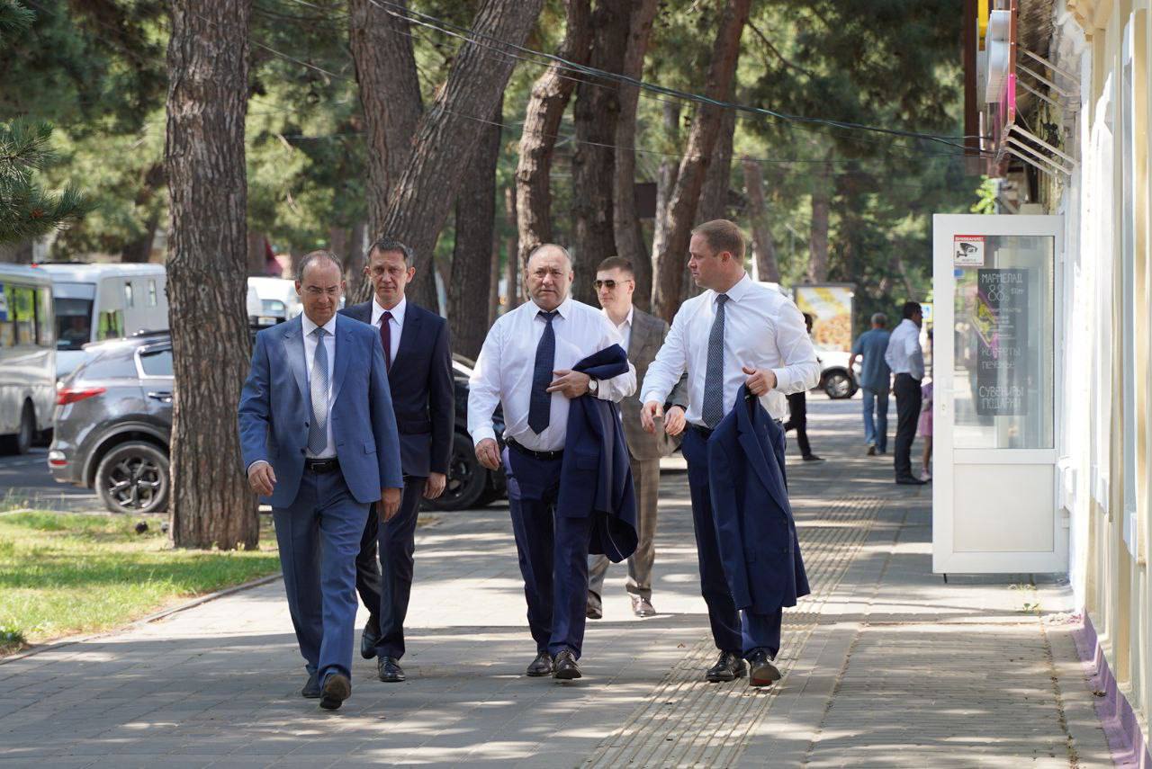 Депутат Госдумы Иван Демченко обсудил подготовку Анапы к летнему сезону