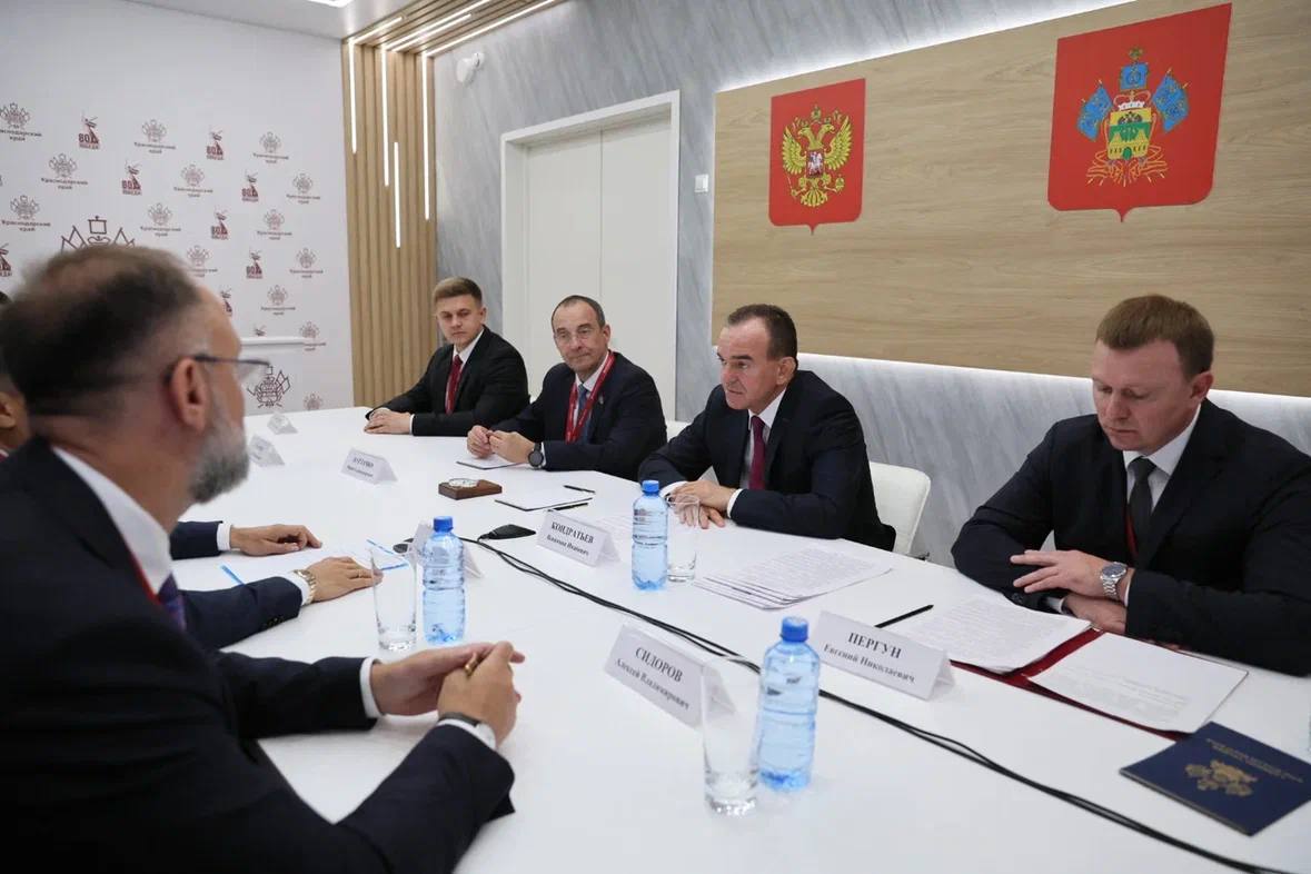 Вениамин Кондратьев подписал протокол о сотрудничестве с руководством Афипского НПЗ