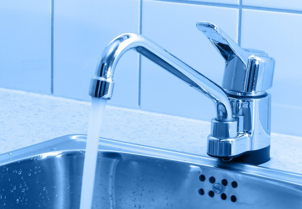«Водоканал» Сочи призвал жителей экономить воду из-за угрозы дефицита
