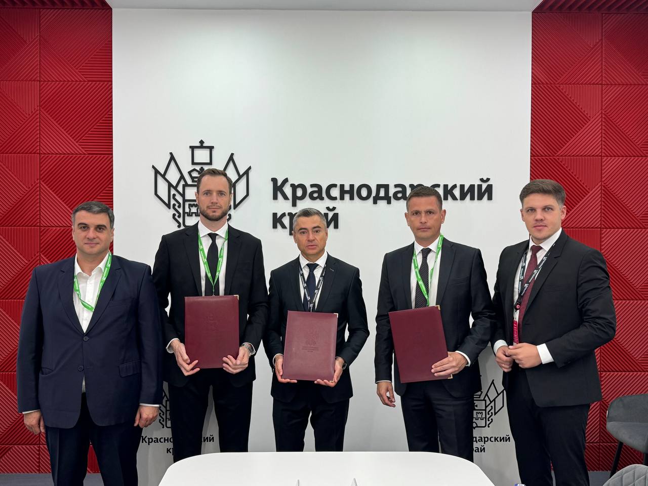 Краснодарский край развивает стекольную промышленность: заключены два инвестиционных соглашения на «Иннопроме-2025»