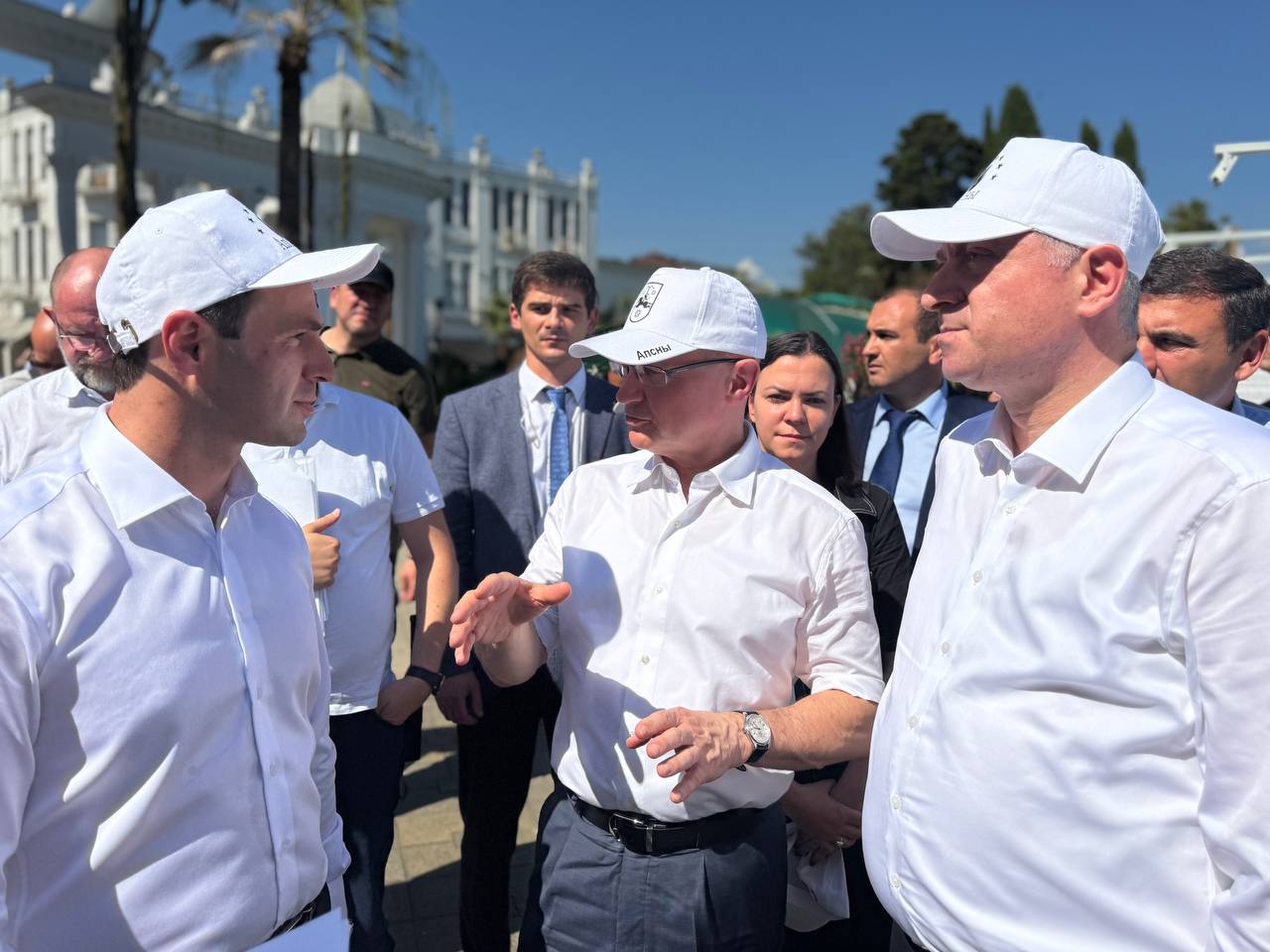 Сергей Кириенко и Бадра Гунба обсудили проект обновления набережной Сухума