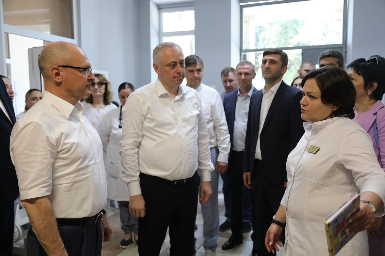 Медицинское партнёрство в действии: Бадра Гунба и Сергей Кириенко встретились с российскими врачами в Сухуме