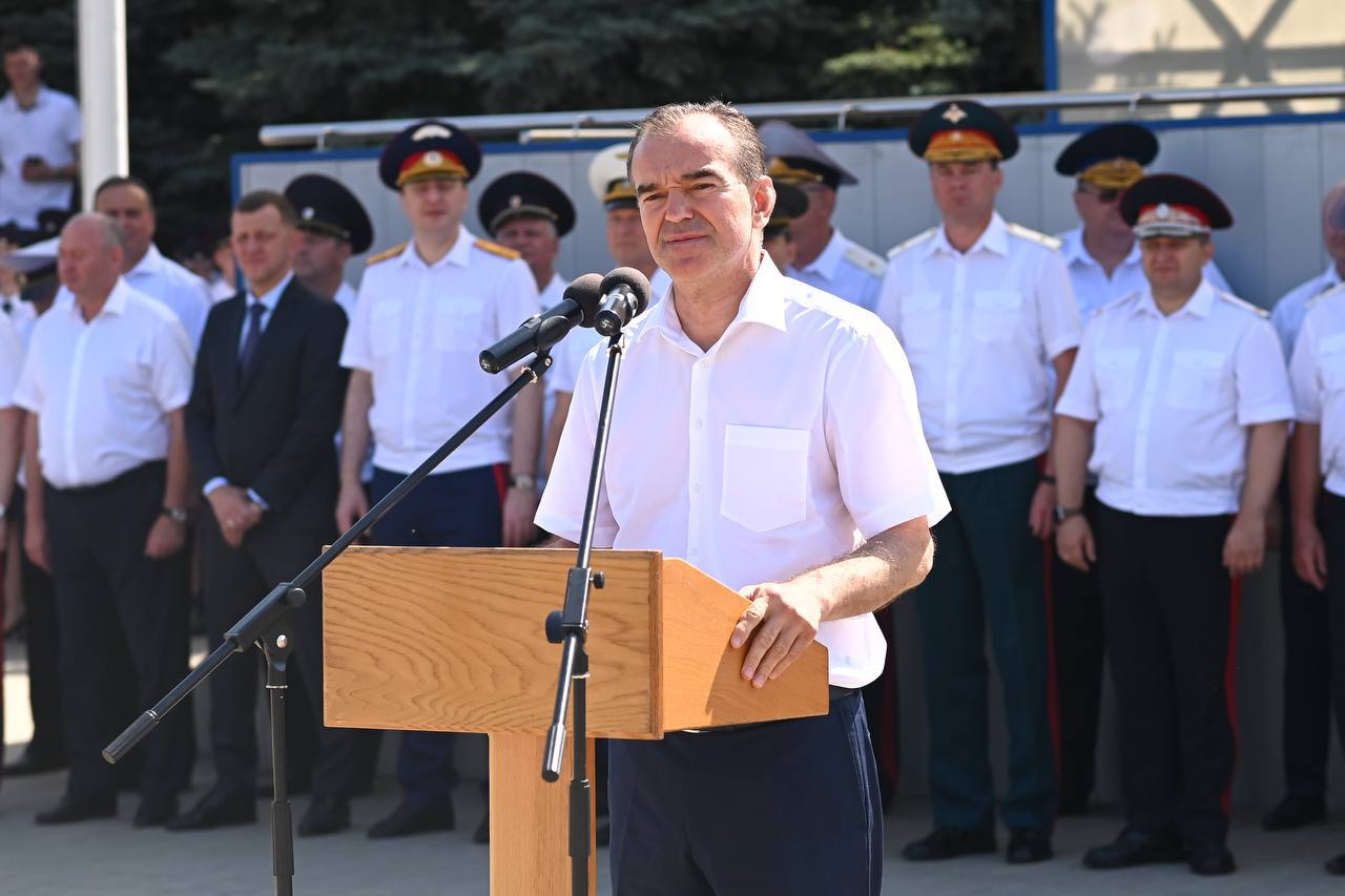Губернатор Вениамин Кондратьев вручил дипломы выпускникам Краснодарского университета МВД России