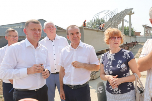 Губернатор Кубани оценил ход строительства надземного перехода в Краснодаре из-за беспокойства жителей